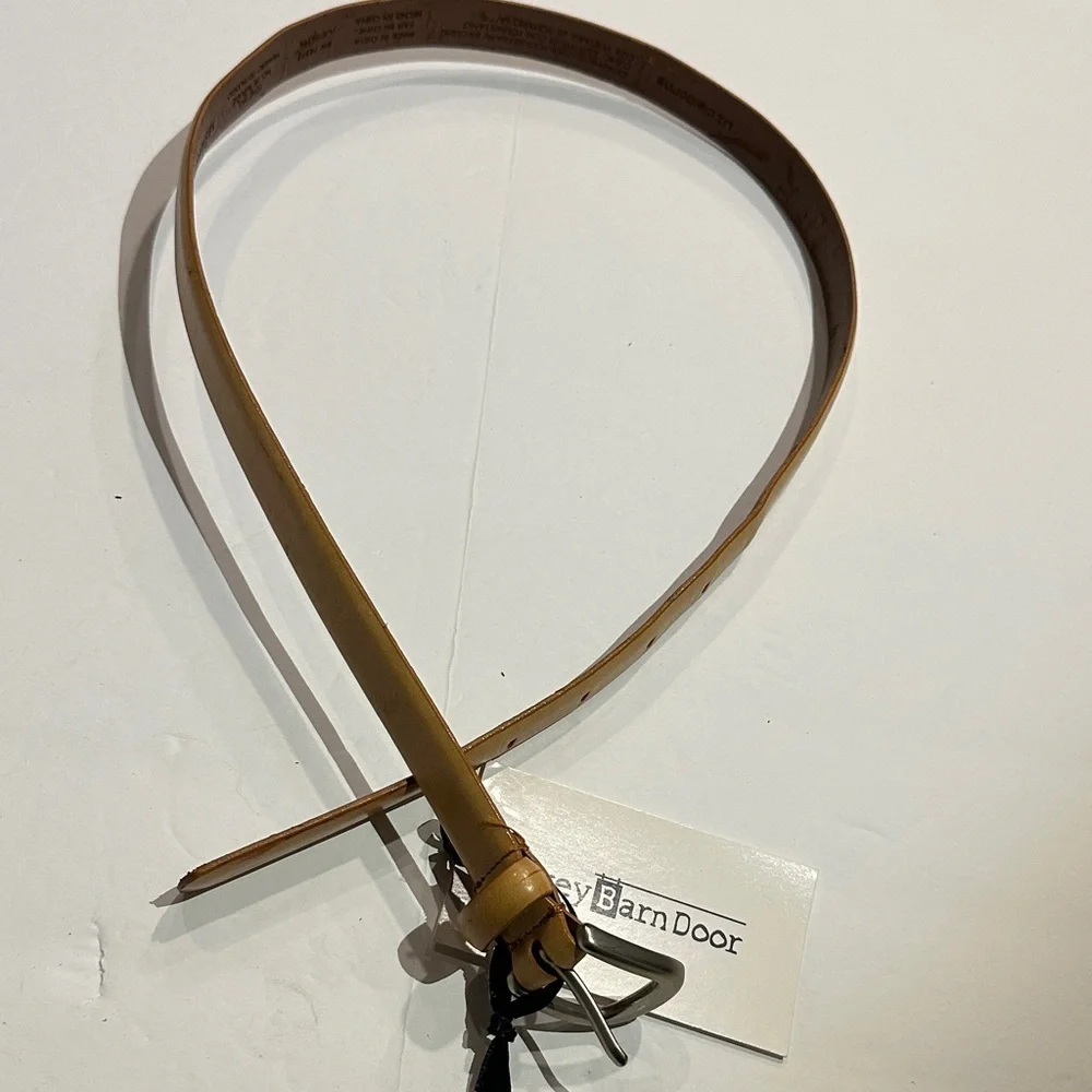 Liz Claiborne Tan Leather Skinny Belt with Silvertone buckle 25-29”